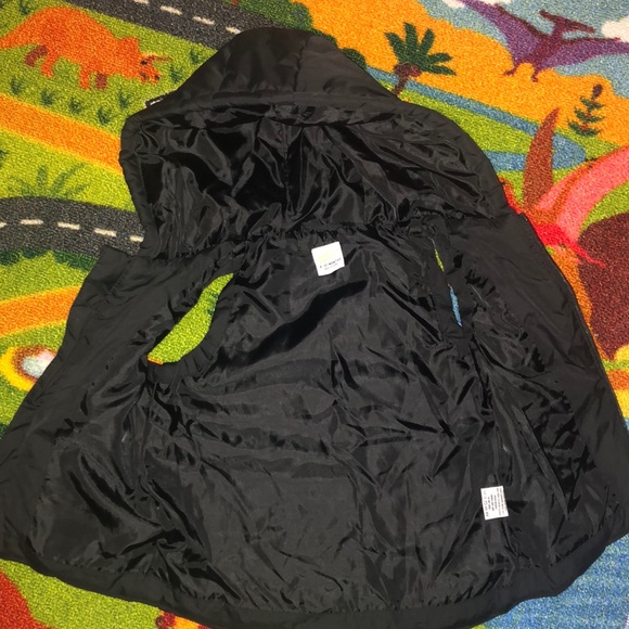 Puffy black  Crazy8 vest size 6-12mo for lil boy - Picture 2 of 3